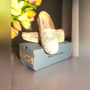 TOMS Women's Cream Lace Shoes